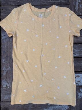 PINK Victoria's Secret Pale Yellow Daisy Short Sleeve Tee